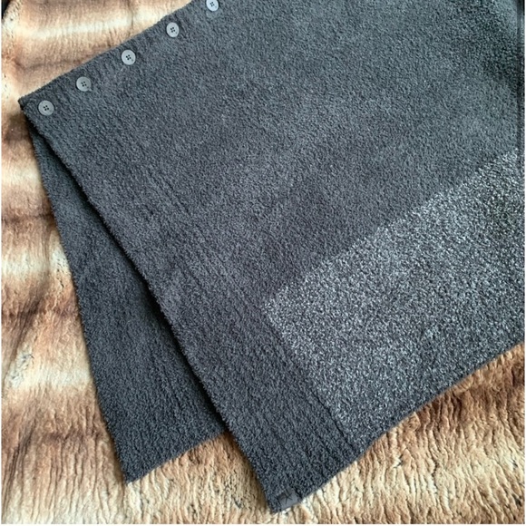 Barefoot Dreams CozyChic Coastline
Poncho one size
100% PolyesterMicrofiber - Picture 4 of 7